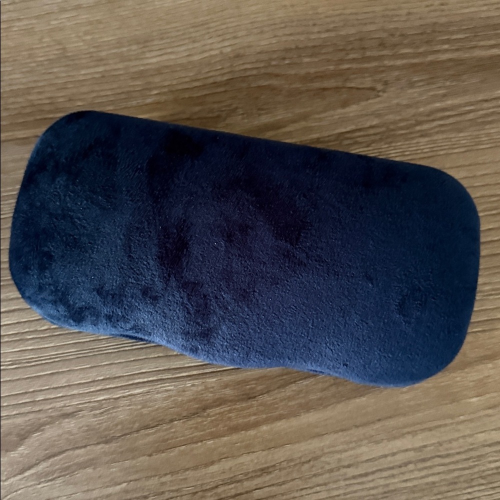 Sunglasses or Glasses velvet hard case with cleaning cloth.